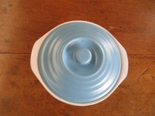 LOVELY BLUE TRATELLI CERAMIC CASSEROLE  DISH WITH LID