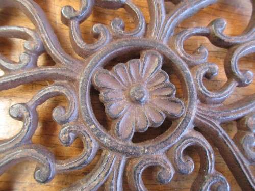 VINTAGE CAST IRON TRIVET