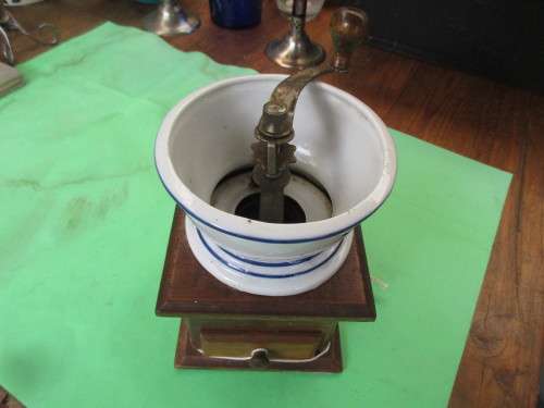 CERAMIC AND WOOD COFFEE GRINDER