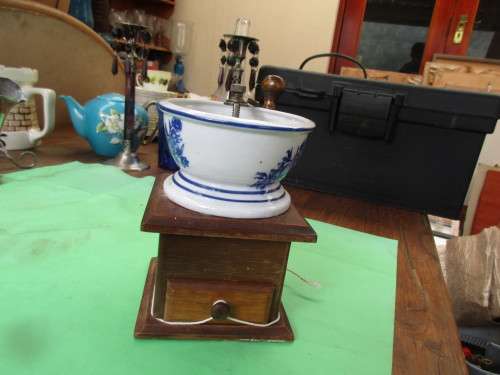 CERAMIC AND WOOD COFFEE GRINDER