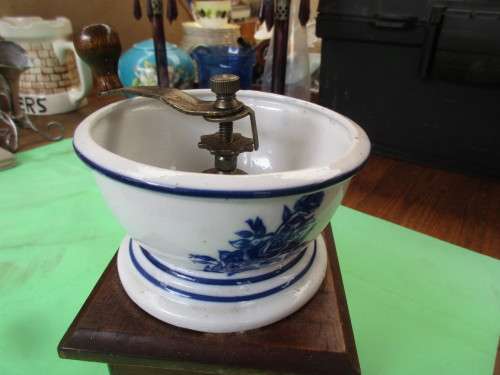 CERAMIC AND WOOD COFFEE GRINDER
