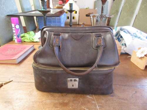 LOVELY SET 4 HENSELITE  SIZE 6 BOWLING BALLS IN CASE