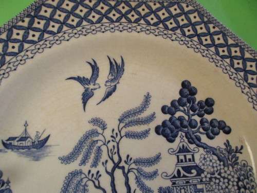 J&G MEAKIN WILLOW BLUE AND WHITE PLATE