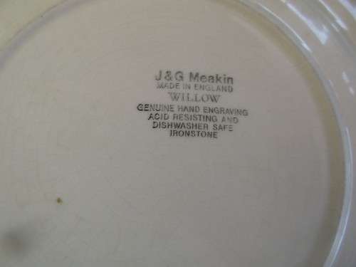 J&G MEAKIN WILLOW BLUE AND WHITE PLATE