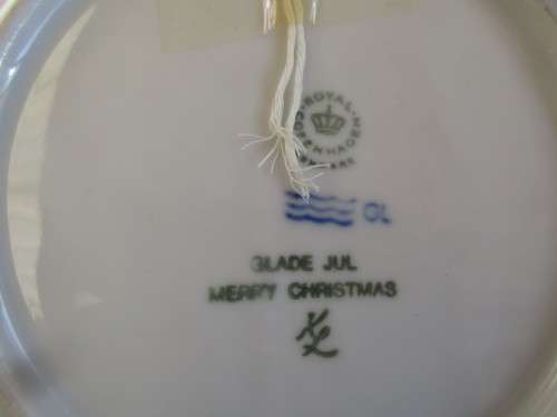 ROYAL COPENHAGEN DENMARK DISPLAY PLATE MERRY CHRISTMAS