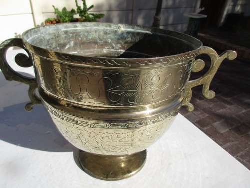 HEAVY BRASS ORIENTAL  URN