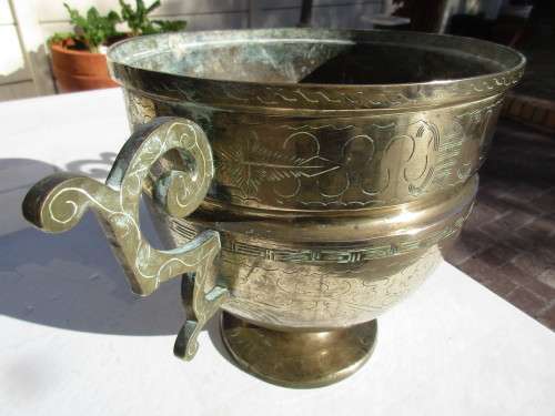 HEAVY BRASS ORIENTAL  URN
