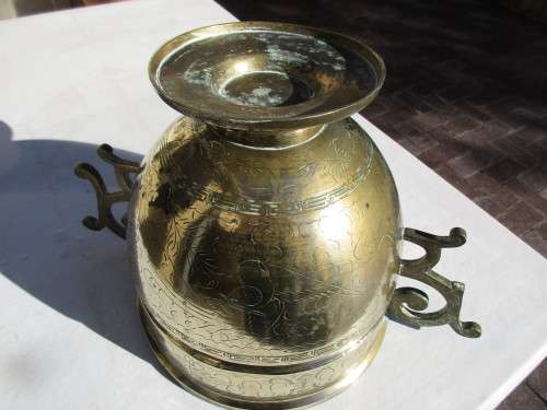 HEAVY BRASS ORIENTAL  URN