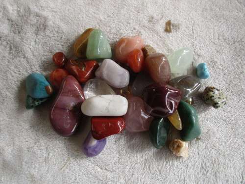 COLLECTION OF 30 POLISHED  BRIGHTLY COLOURED  SMALLISH STONES IDEAL FOR JEWELLERY