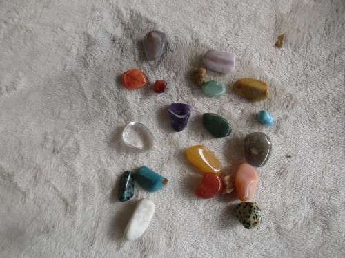COLLECTION OF 30 POLISHED  BRIGHTLY COLOURED  SMALLISH STONES IDEAL FOR JEWELLERY