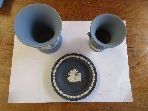 THREE WEDGWOOD ITEMS  A SMALL VASE, AN AMPHORA SHAPE VASE AND A BASALT NUT DISH