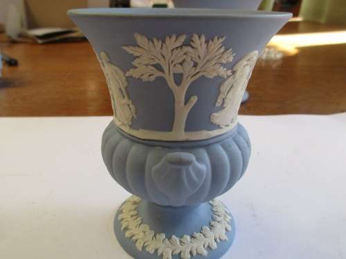 THREE WEDGWOOD ITEMS  A SMALL VASE, AN AMPHORA SHAPE VASE AND A BASALT NUT DISH