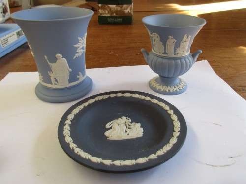 THREE WEDGWOOD ITEMS  A SMALL VASE, AN AMPHORA SHAPE VASE AND A BASALT NUT DISH