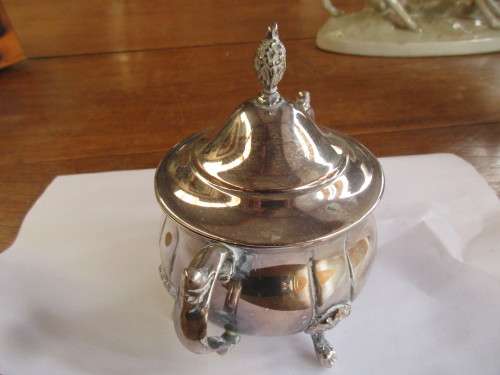 BEAUTIFUL SILVER PLATE  CREAMER AND SUGAR BOWL