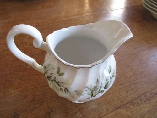 STUNNING JOHNSON BROS DINNER SERVICE FOR 6 SNOWHITE REGENCY  PATTERN