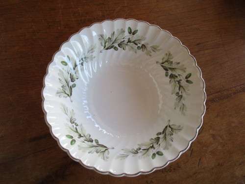 STUNNING JOHNSON BROS DINNER SERVICE FOR 6 SNOWHITE REGENCY  PATTERN