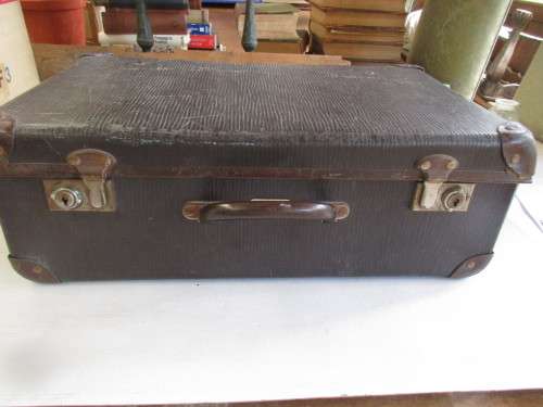 LOVELY OLD SMALL BROWN SUITCASE VULCALITE