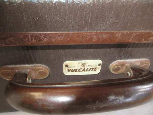LOVELY OLD SMALL BROWN SUITCASE VULCALITE