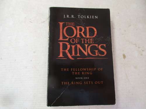 J R TOLKIEN 7 BOOK SET IN SLIP CASE LORD OF THE RINGS 2001