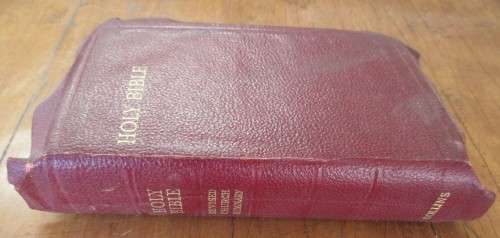 THE HOLY BIBLE CONTAINING THE OLD AND NEW TESTAMENTS KING JAMES VERSION