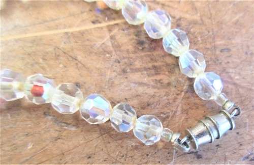 BEAUTIFUL CRYSTAL NECKLACE LENGTH WHEN CLOSED 320 MM