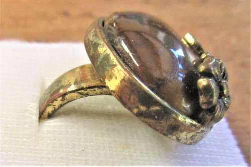 BEAUTIFUL TIGERS EYE AND BRASS METAL COLOURED  RING