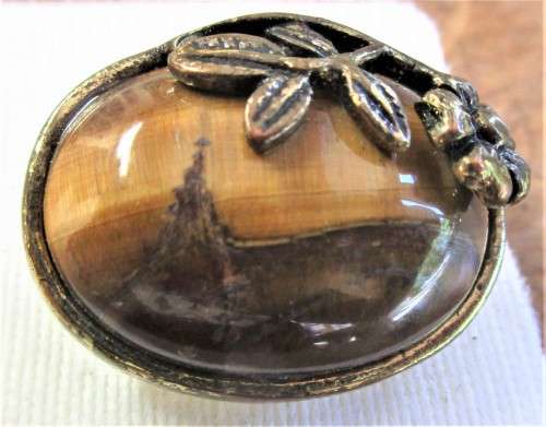 BEAUTIFUL TIGERS EYE AND BRASS METAL COLOURED  RING