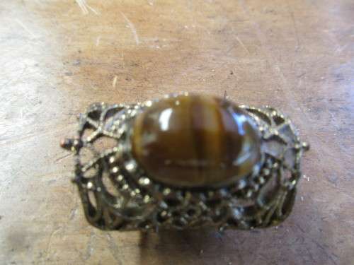 BEAUTIFUL TIGERS EYE  AND BRASS COLOURED  METAL RING