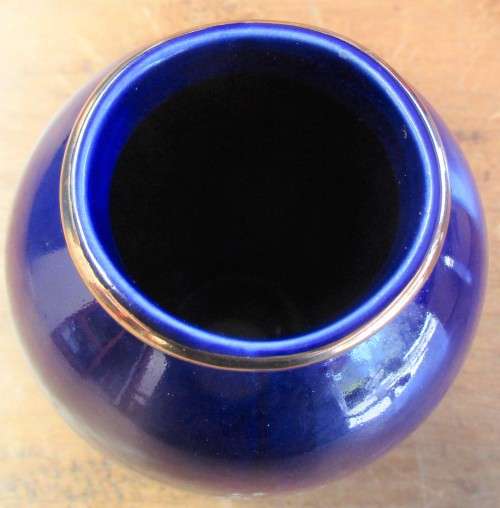 BEAUTIFUL COBALT BLUE  AND GILT PHEASANT VASE JAPANESE BIJUTSU TOKI C1970