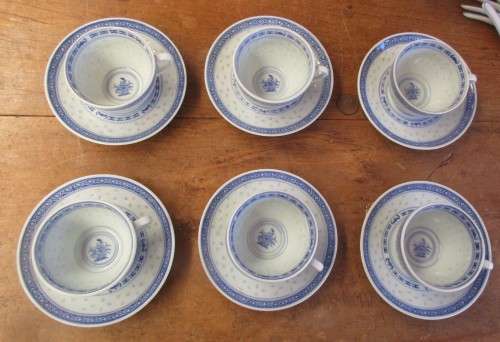 6  ZHINGGUO JINGDEZHEN CUPS AND SAUCERS WITH THE DOUBLE BLUE KANGXI CIRCLE  C1970