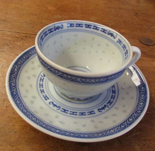 6  ZHINGGUO JINGDEZHEN CUPS AND SAUCERS WITH THE DOUBLE BLUE KANGXI CIRCLE  C1970
