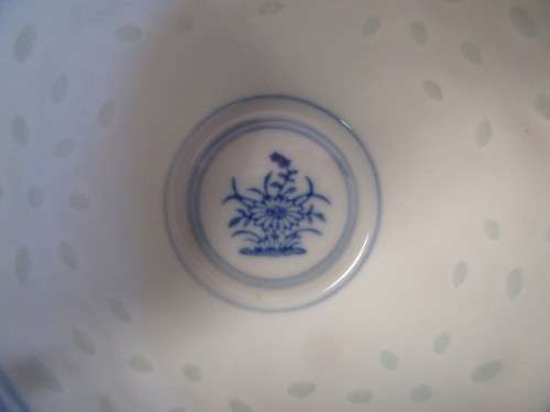 6  ZHINGGUO JINGDEZHEN CUPS AND SAUCERS WITH THE DOUBLE BLUE KANGXI CIRCLE  C1970