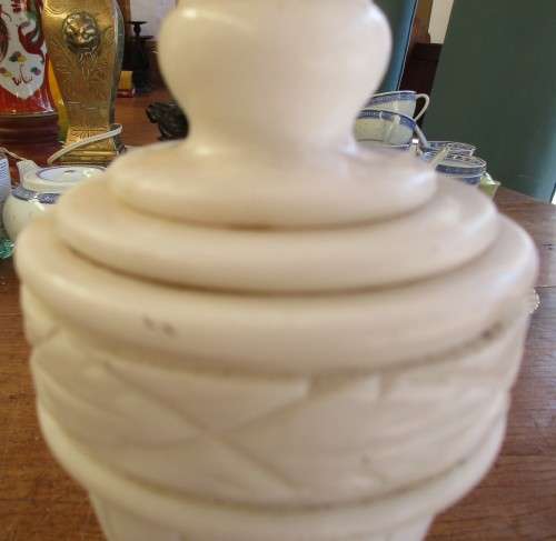 BEAUTIFUL ALABASTER WHITE LAMP