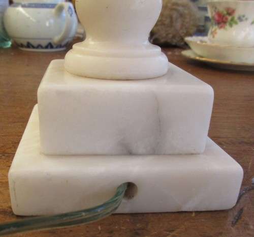 BEAUTIFUL ALABASTER WHITE LAMP