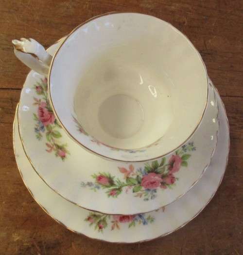 BEAUTIFUL ROYAL ALBERT MOSS ROSE TRIO  CUP SAUCER AND SIDE PLATE