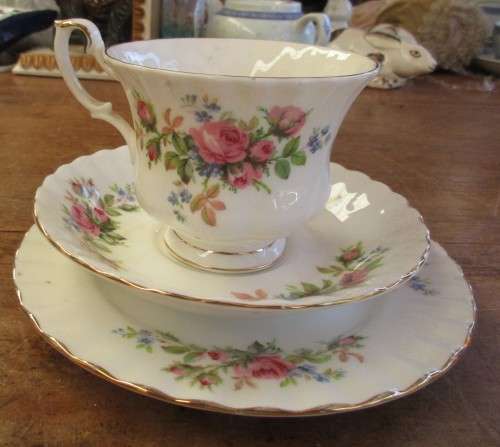 BEAUTIFUL ROYAL ALBERT MOSS ROSE TRIO  CUP SAUCER AND SIDE PLATE