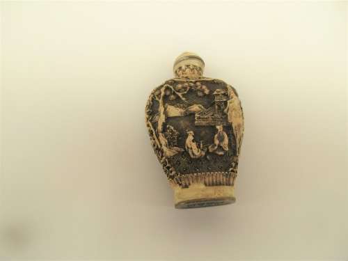BEAUTIFUL CHINESE  HANDCARVED  WHITE RESIN  SNUFF BOTTLE