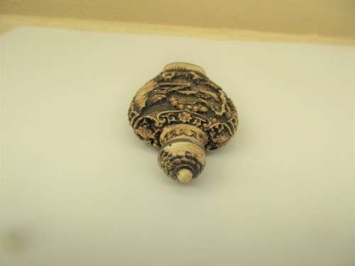 BEAUTIFUL CHINESE  HANDCARVED  WHITE RESIN  SNUFF BOTTLE