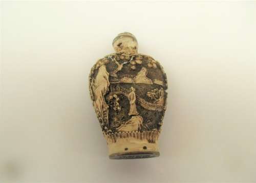 BEAUTIFUL CHINESE  HANDCARVED  WHITE RESIN  SNUFF BOTTLE