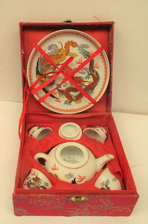 BEAUTIFUL CHINESE  SMALL TEA SET FOR FOUR IN ORIGINAL BOX