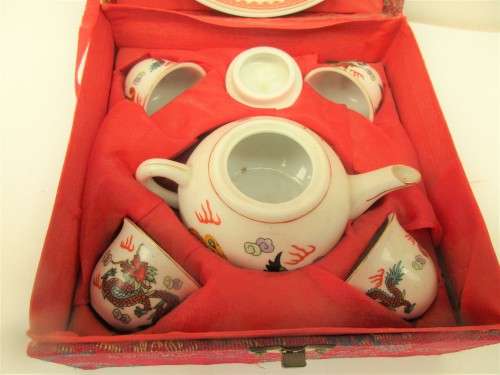 BEAUTIFUL CHINESE  SMALL TEA SET FOR FOUR IN ORIGINAL BOX