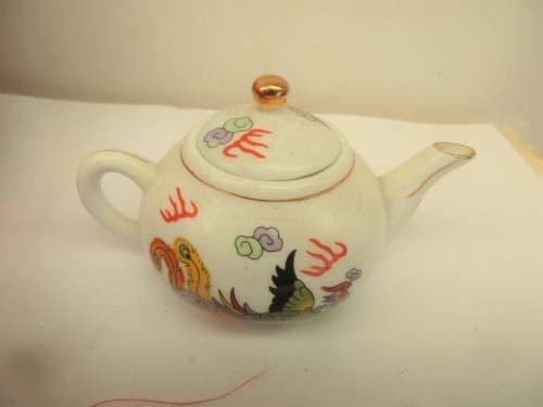 BEAUTIFUL CHINESE  SMALL TEA SET FOR FOUR IN ORIGINAL BOX