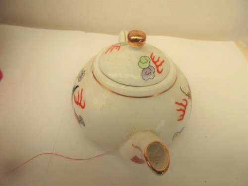 BEAUTIFUL CHINESE  SMALL TEA SET FOR FOUR IN ORIGINAL BOX