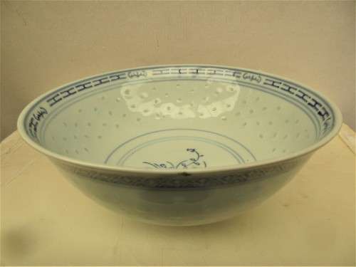 BIG CHINESE ZHONGGUO JUNGDEZHEN BLUE AND WHITE BOWL  C 1980