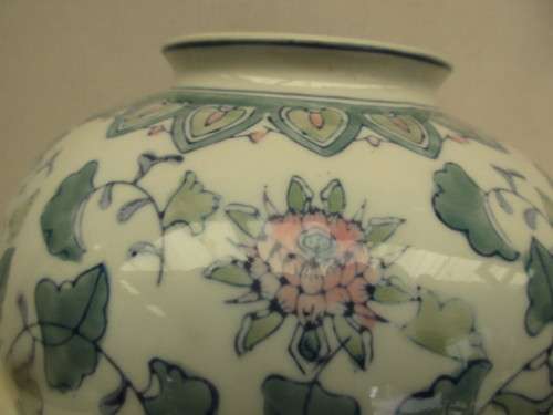 BEAUTIFUL CHINESE ZHONGGUO JINGDEZHEN  VASE C 1960 HANDPAINTED.