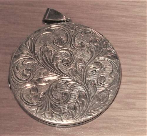 BEAUTIFUL ART NOUVEAU SILVER PHOTOGRAPH HOLDER PENDANT