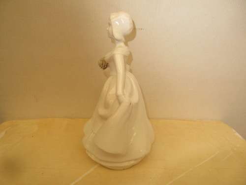 VINTAGE PORTUGUESE FAIART PORCELAIN GIRL