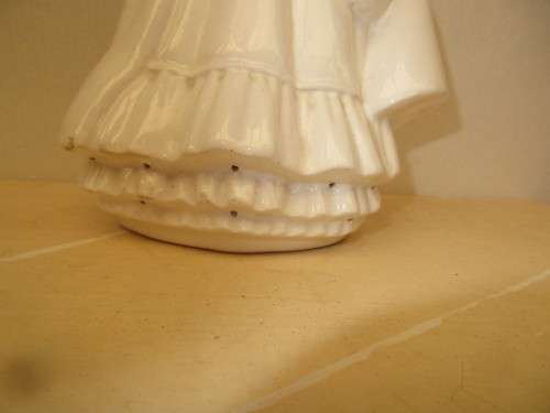 VINTAGE PORTUGUESE FAIART PORCELAIN GIRL