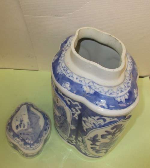 BEAUTIFUL MING BLUE AND WHITE CHINESE TEA CADDY WITH LANDSCAPE AND FLOWERS  HANDPAINTED UNDERGLAZE.