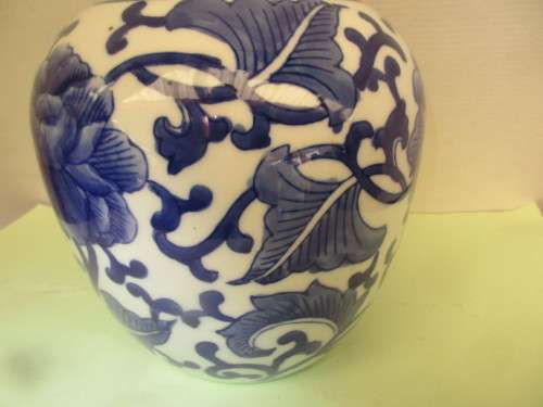 BEAUTIFUL CHINESE MING BLUE AND WHITE  LIDDED  GINGER JAR FLOWERS HANDPAINTED UNDERGLAZE